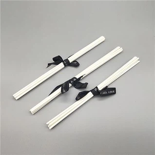 Bijeli difuzorski štapići